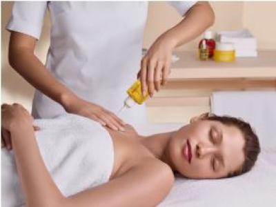 Clarins Rebalancing Massage With Essential Oils