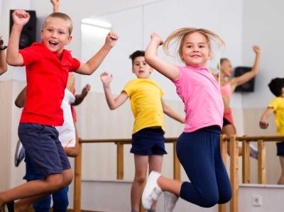 CAMP MUSICAL COMEDY - SPORTS GAMES | 6 - 8 YEARS